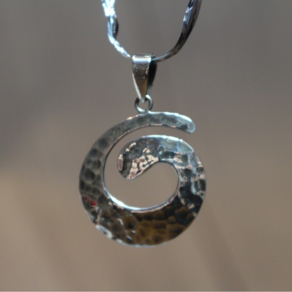Silver round swirl pendant - Picture 6 of 8